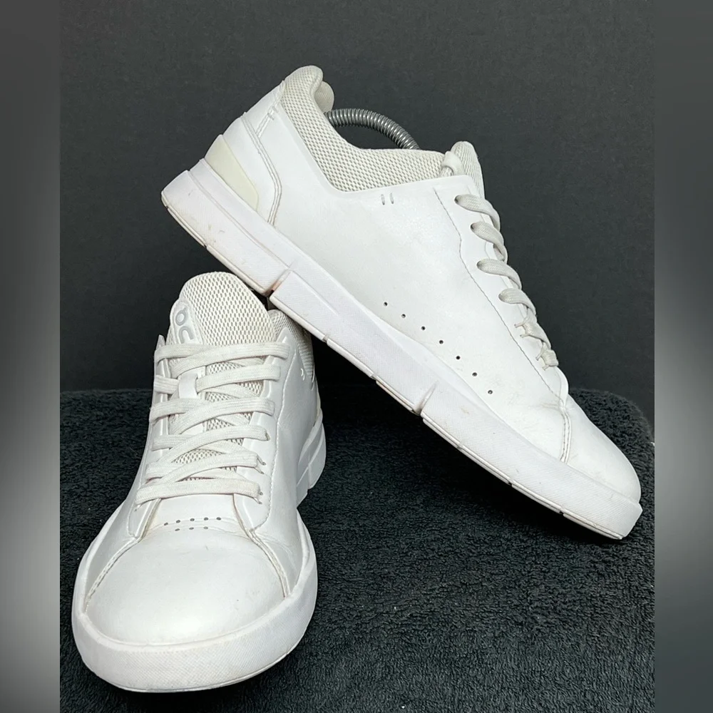 ON CLOUD The Roger Clubhouse Womens Size 10.5 Sneakers White Lace Up NICE - Picture 2 of 9